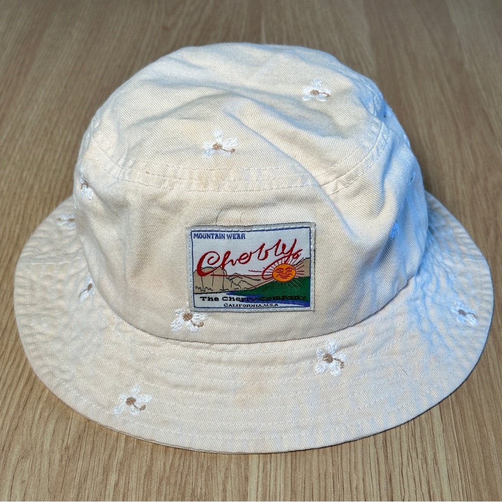 RARE Cherry LA Mountain Wear Bucket Hat in blush - Picture 1 of 8